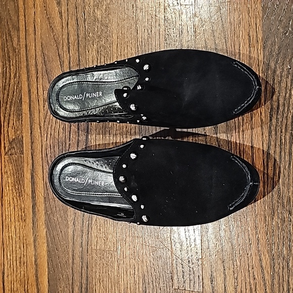 Donald Pliner Shoes - Picture 2 of 8